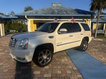 2011 Cadillac Escalade Premium's photo